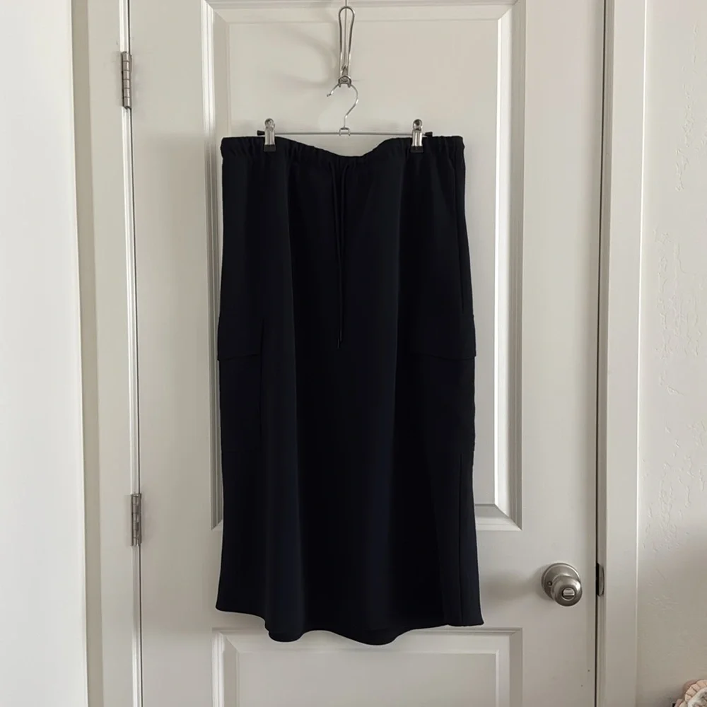 Aritzia Wilfred Muse Cargo Midi Skirt - Black (XL)
